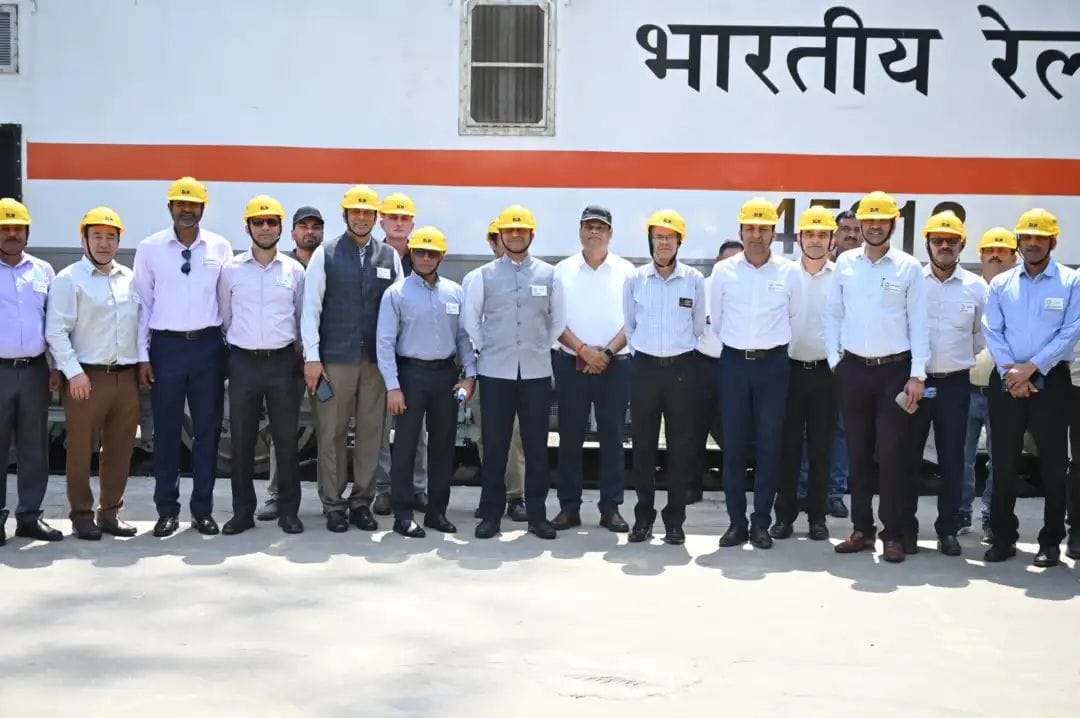 राष्ट्रीय रक्षा महाविद्यालय के प्रशिक्षु अधिकारियों ने बरेका में देखा लोको निर्माण की उन्नत तकनीक