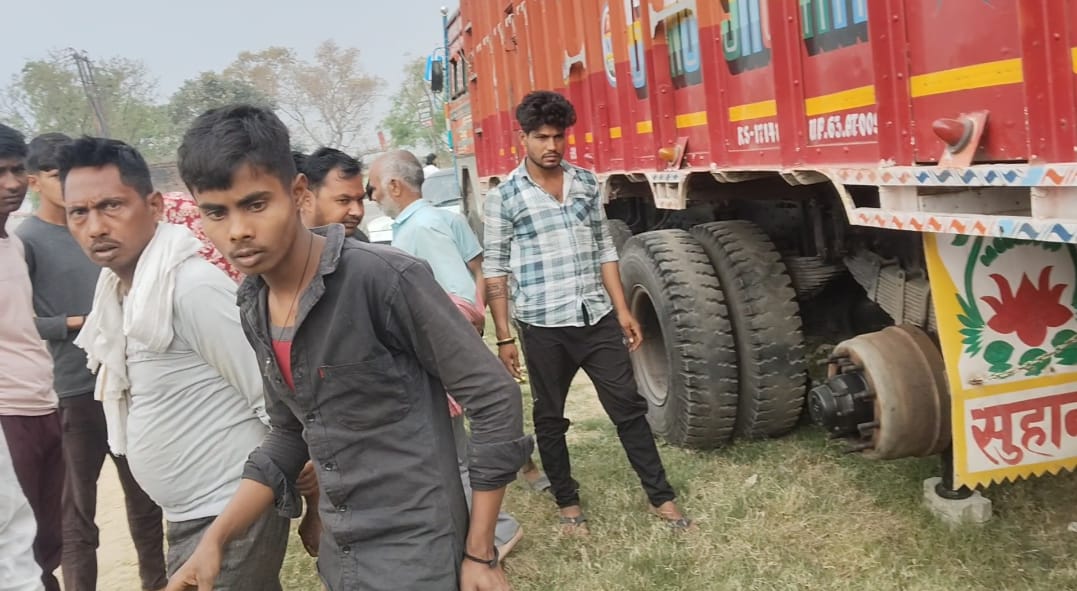 थाने से सटे हाईवे पर चोरी की वारदात, 14 टायरा ट्रक से चार टायर उड़ाए