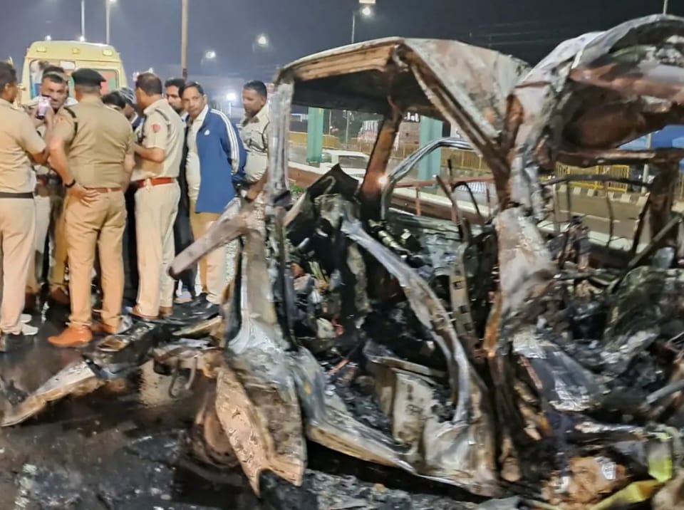 पानीपत : रोडवेज बस की टक्कर से ईको वैन का सीएनजी फटा, एक युवती की मौत 3 घायल