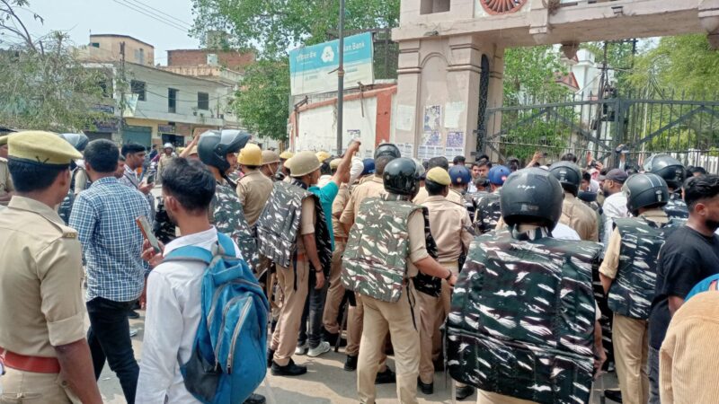 यूपी कॉलेज कैंपस में छात्र पर ताबड़तोड़ फायरिंग