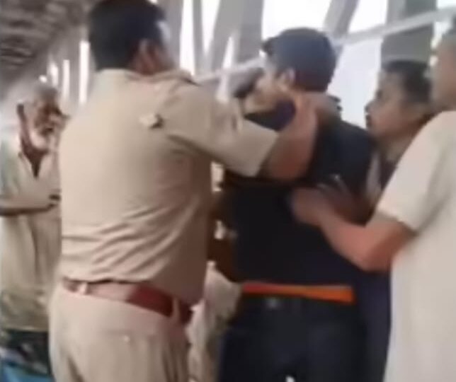 कटिहार रेलवे स्टेशन पर उत्पाद विभाग और जीआरपी के बीच हिंसक झड़प, सिपाही गंभीर