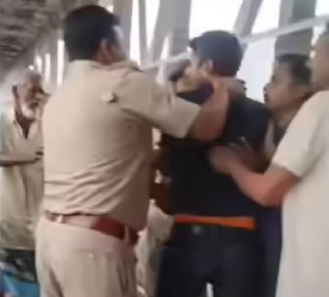 कटिहार रेलवे स्टेशन पर उत्पाद विभाग और जीआरपी के बीच हिंसक झड़प, सिपाही गंभीर