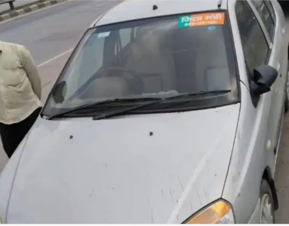 मिर्जामुराद : हाइवे पर मिली लावारिस टाटा इंडिगो कार