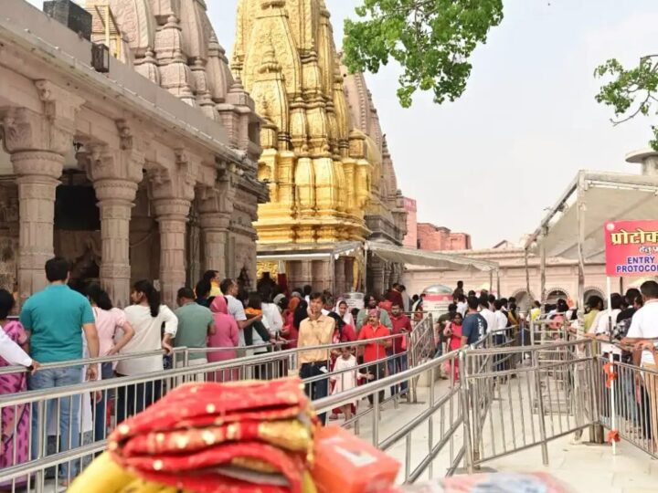 काशी विश्वनाथ धाम से मां श्रृंगार गौरी और  माता विशालाक्षी के दरबार में भेजी गई  श्रृंगार सामग्री