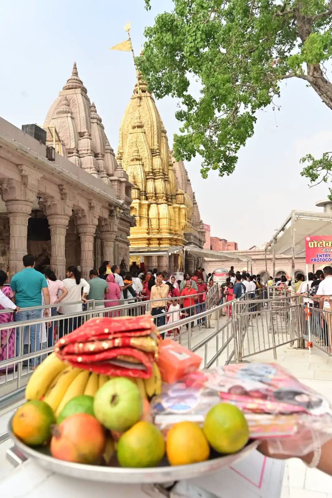 काशी विश्वनाथ धाम से मां श्रृंगार गौरी और  माता विशालाक्षी के दरबार में भेजी गई  श्रृंगार सामग्री