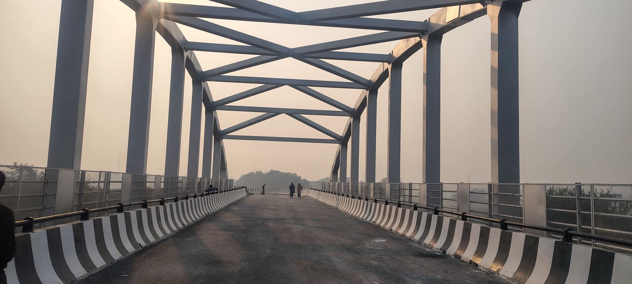 कादीपुर ओवरब्रिज का वीडियो वायरल कर उजाला कराने की मांग, व्यापार मंडल ने साधा प्रशासन पर निशाना