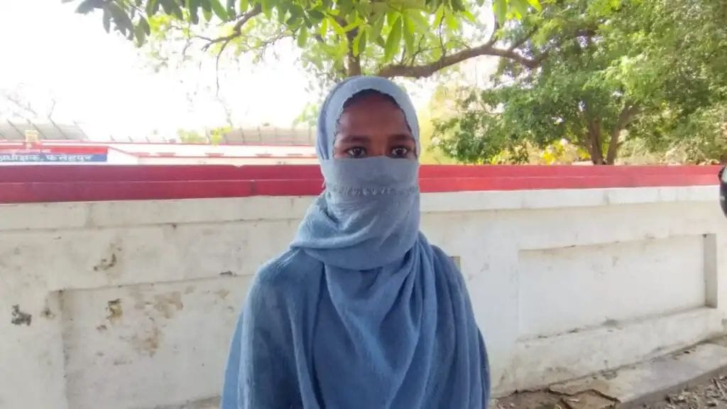 फतेहपुर : प्राथमिक स्कूल के शिक्षक पर कक्षा 3 की नाबालिग छात्रा से छेड़खानी का आरोप