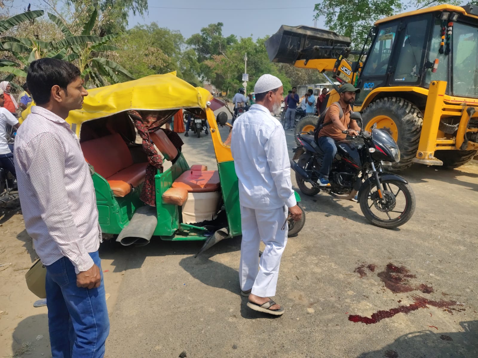 चौबेपुर में जेसीबी और ऑटो की भीषण टक्कर, छह लोग घायल