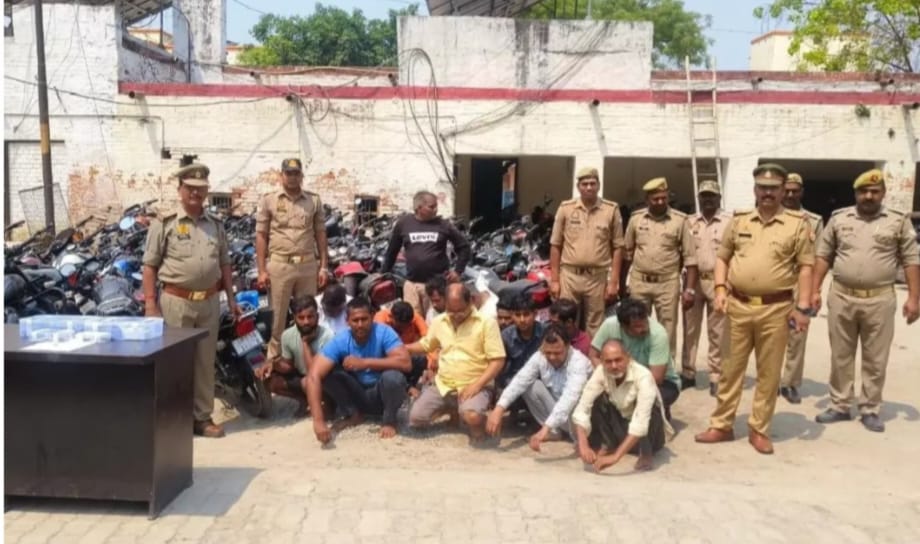 चंदौली : 14 जुआरी गिरफ्तार, सवा लाख नकद व 52 वाहन जब्त