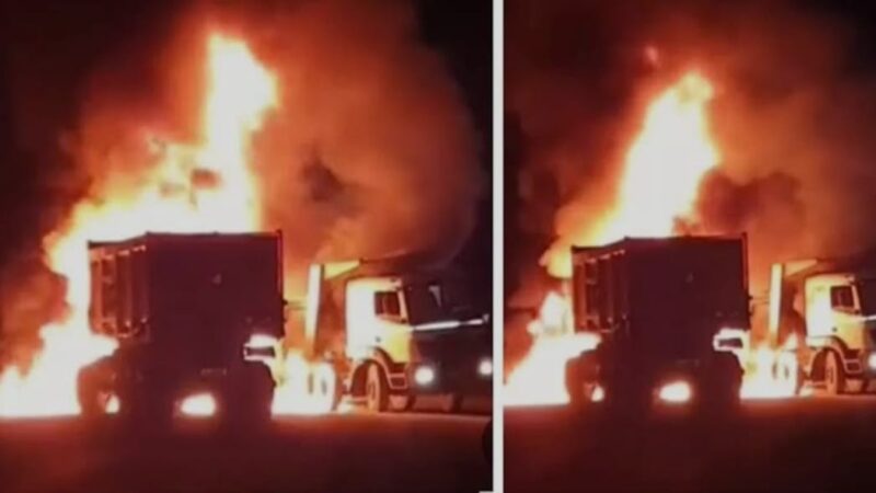 महोबा-बांदा हाईवे पर दो ट्रकों में भीषण टक्कर