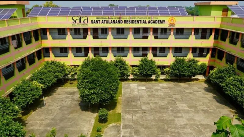 11वीं के आधे छात्र फेल, अभिभावकों का संत अतुलानंद स्कूल पर प्रदर्शन