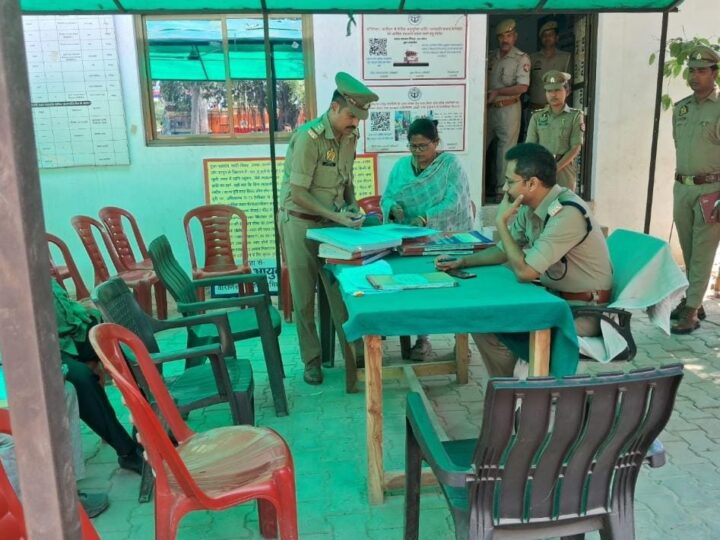 बड़ागांव थाने में डीसीपी ने सुनी जनता की समस्याएं, दिए त्वरित समाधान के निर्देश