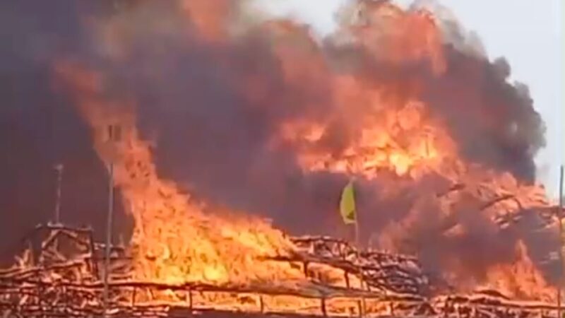 अयोध्या के राजघाट पर श्री लक्ष्मी नारायण महायज्ञ के अंतिम दिन भीषण आग: पंडाल जलकर खाक, कोई जनहानि नहीं