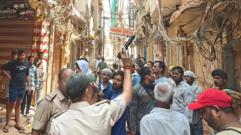 दालमंडी में चौड़ीकरण शुरू