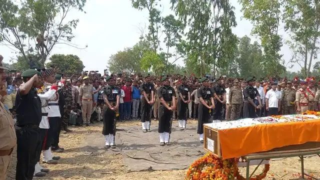 कश्मीर में ड्यूटी के दौरान हार्ट अटैक से अग्निवीर की मौत राजकीय सम्मान के साथ अंतिम संस्कार