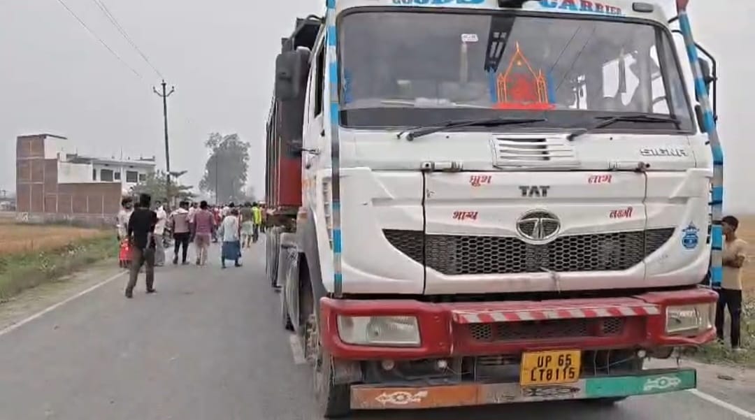 मिर्ज़ापुर :सड़क दुर्घटना में  एक ही परिवार के तीन सदस्यों की मौत