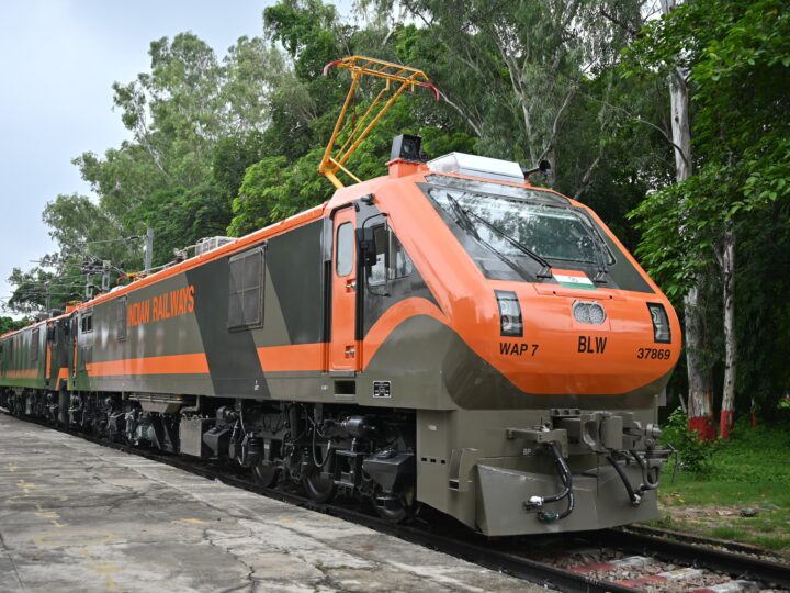 बरेका :  572 रेल इंजनों का अभूतपूर्व निर्माण