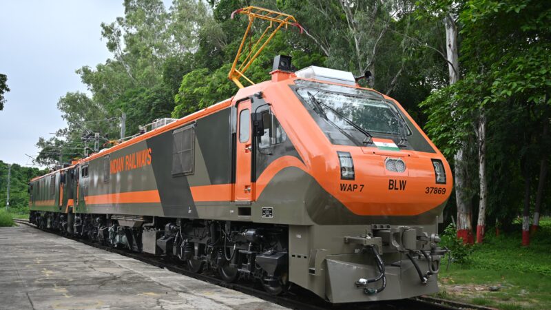 बरेका :  572 रेल इंजनों का अभूतपूर्व निर्माण