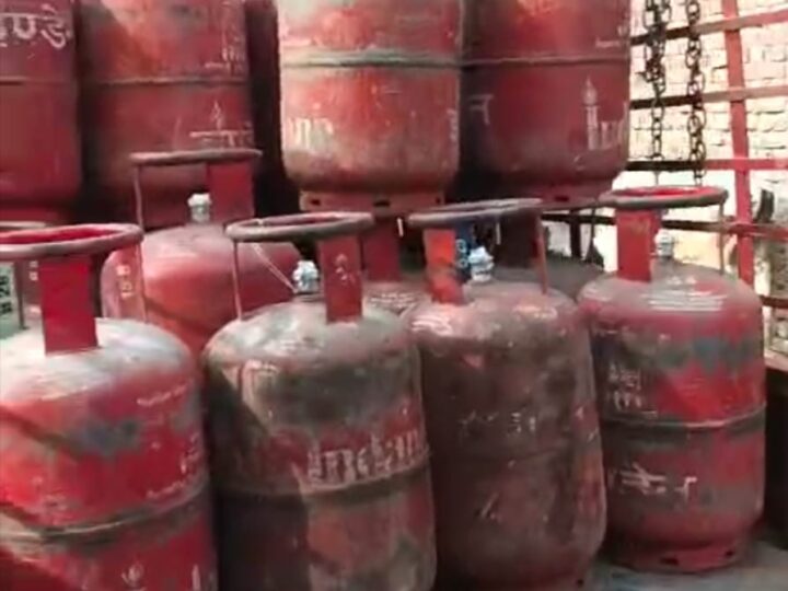 अवैध गैस रिफिलिंग का भंडाफोड़, दो वाहन जब्त