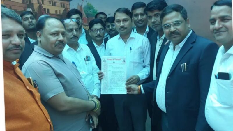 वाराणसी : राजातालाब तहसील में अधिवक्ताओं ने किया न्यायिक कार्य बहिष्कार