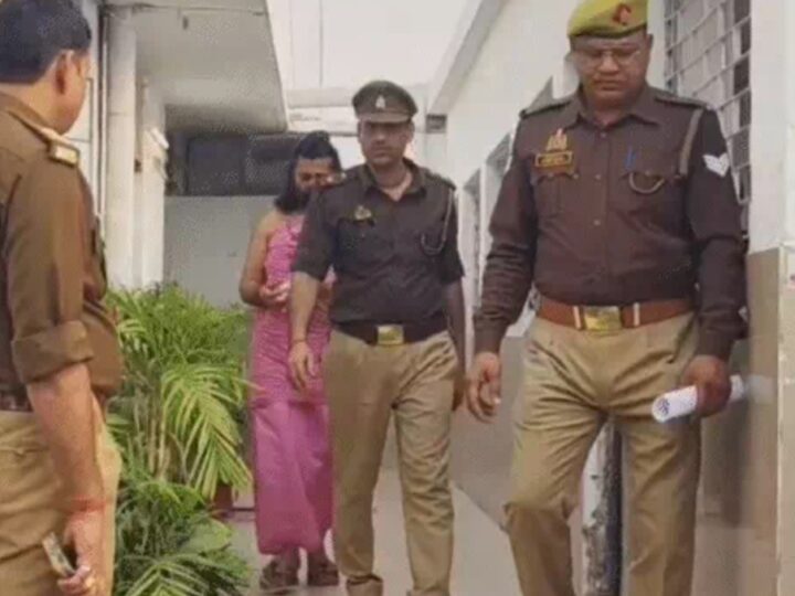 शंकराचार्य की यात्रा रोकने की मांग को लेकर पॉक्सो कोर्ट पहुंचे आशुतोष महाराज