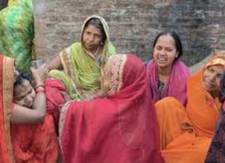 झटका मशीन की चपेट में आने से महिला की मौत, गांव में मचा कोहराम