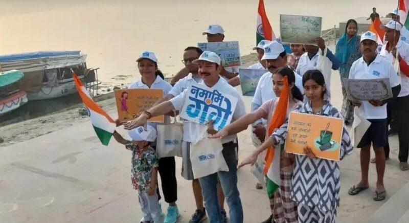 वाराणसी: सामने घाट पर गंगा सफाई से स्वच्छता पखवाड़े की शुरुआत