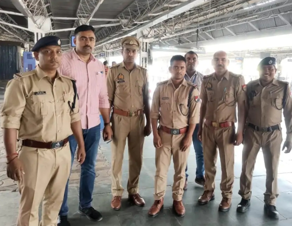 प्रयागराज जंक्शन पर फर्जी RPF दरोगा गिरफ्तार, तीन महीने से कर रहा था चेकिंग