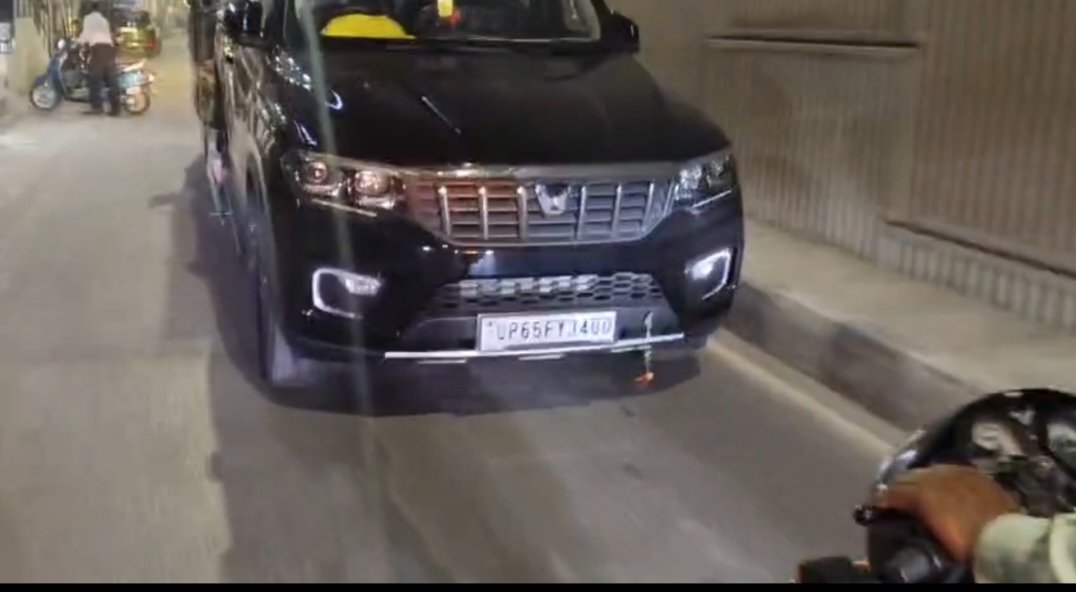 सीएम और सीपी के निर्देश की धज्जियां: वाराणसी में बदमाशों के हौसलों बुलंद  लेखपाल पर स्कॉर्पियो चढ़ाने का प्रयास, फाड़े सरकारी कागजात