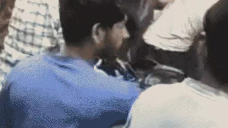 गोरखपुर में पेट्रोल को लेकर मारपीट, वीडियो वायरल