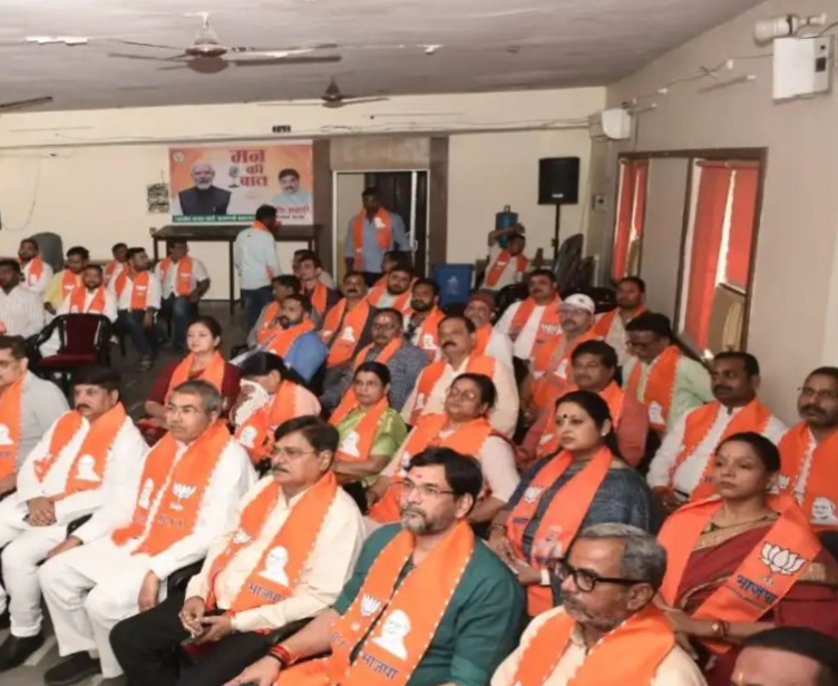 काशी ने रचा विश्व रिकॉर्ड: एक घंटे में लगाए 2.51 लाख पौधे, पीएम मोदी ने ‘मन की बात’ में सराहा