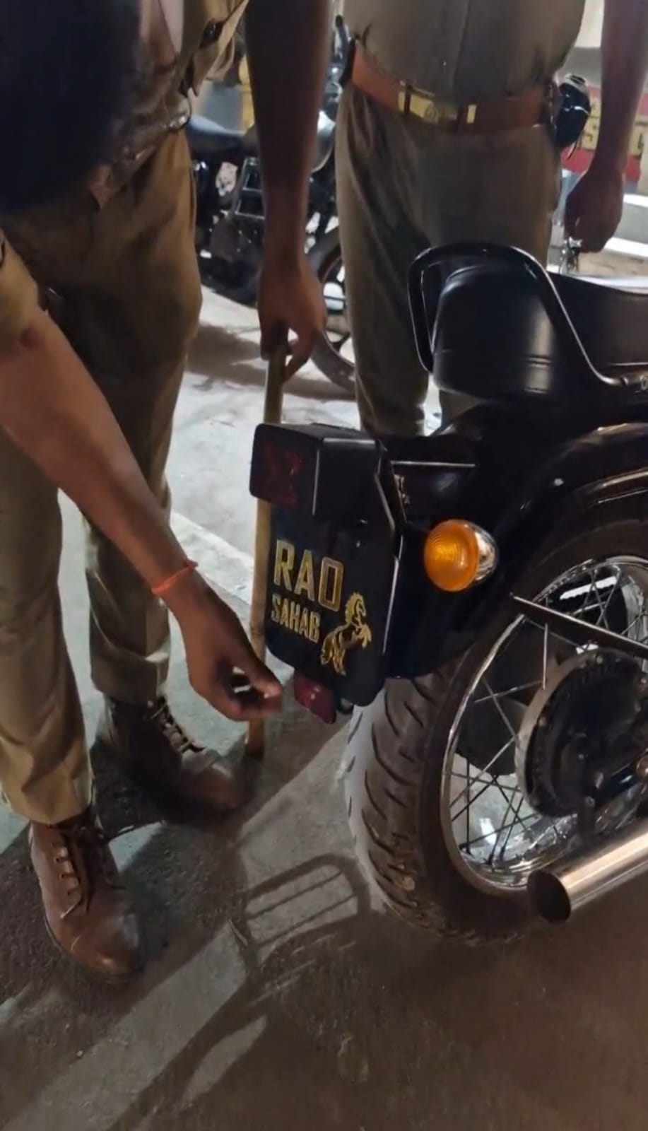 “राव साहब” की अकड़ पुलिस के सामने धूल-धूसरित!