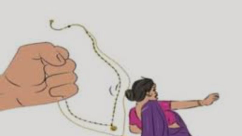 शीतला धाम में भीड़ का फायदा उठाकर महिला श्रद्धालुओं के मंगलसूत्र व चेन स्नैचिंग, एक स्नेचर दबोची गई…