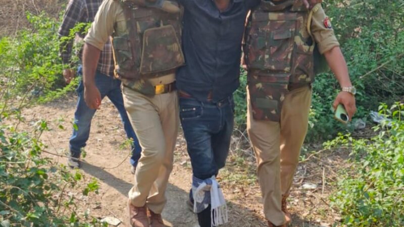 रामनगर : पुलिस-पशु तस्करों के बीच मुठभेड़, एक आरोपी के पैर में गोली लगी