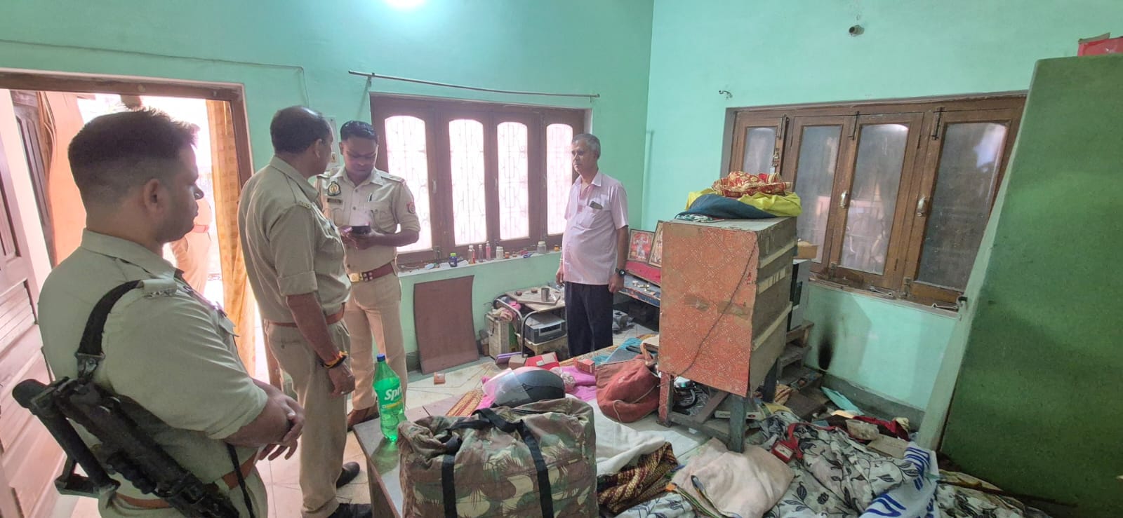 चोरी में असफल चोर मकान मालिक पर हमला कर भागे