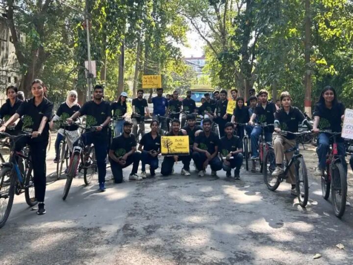 बीएचयू में साइकिल चलाकर दिया प्रदूषण-मुक्त शहर का संदेश
