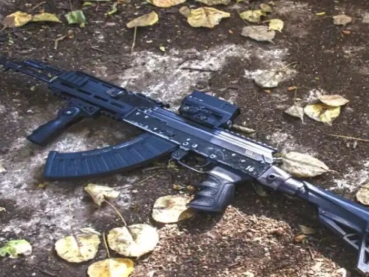 वाराणसी: सीआरपीएफ जवान की निकली सरैया रेलवे ट्रैक पर लावारिस पड़ी लोडेड एके-47 राइफल