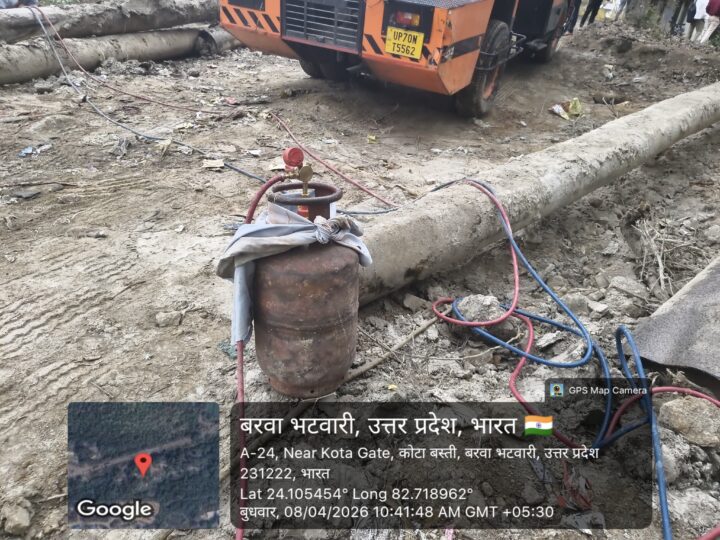 एक ओर उपभोक्ता घंटों लाइन में, दूसरी ओर स्क्रैप कटिंग में रसोई गैस के इस्तेमाल के आरोप