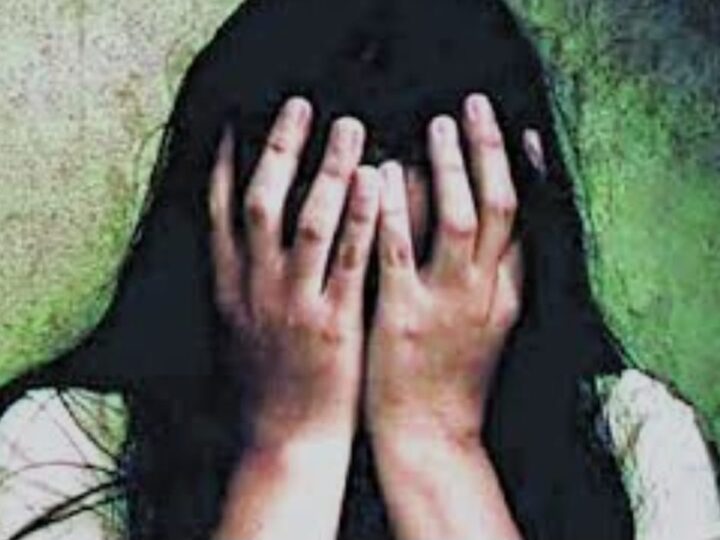 लखनऊ : युवकों ने की किशोरी से सामूहिक दरिंदगीआंधी-बारिश से बचने रुकी मासूम