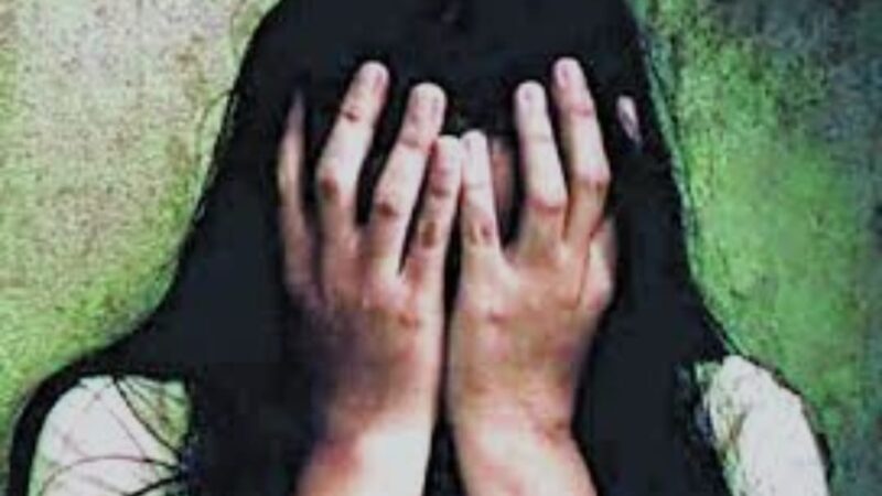 लखनऊ : युवकों ने की किशोरी से सामूहिक दरिंदगीआंधी-बारिश से बचने रुकी मासूम