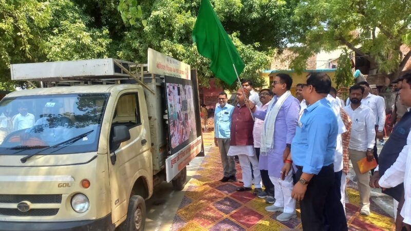 ग्राम चलो अभियान’ के तहत विधायक डॉ अवधेश सिंह ने किया जनसंवाद, एलईडी वैन को दिखाई हरी झंडी