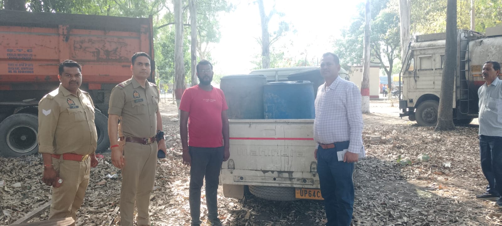 सोनभद्र में अवैध ईंधन तस्करी पर पुलिस का शिकंजा, 800 लीटर डीजल व 30 लीटर पेट्रोल बरामद