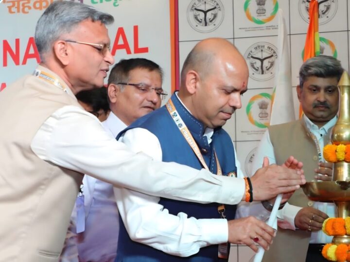 वाराणसी में सहकारिता क्षेत्र को नई दिशा देने पर मंथन