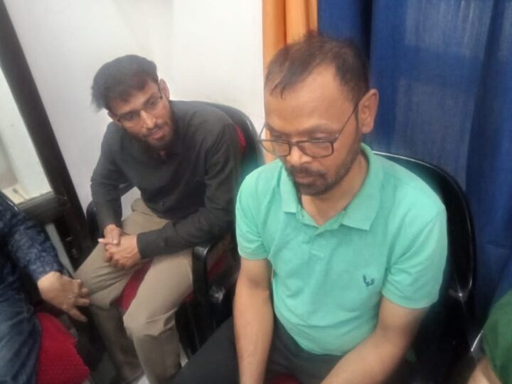 मिर्जापुर : एंटी करप्शन टीम ने  लेखपाल को 10 हजार रुपये रिश्वत लेते रंगे हाथों किया गिरफ्तार