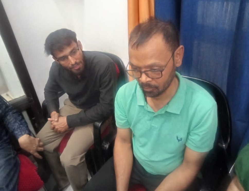 मिर्जापुर : एंटी करप्शन टीम ने  लेखपाल को 10 हजार रुपये रिश्वत लेते रंगे हाथों किया गिरफ्तार