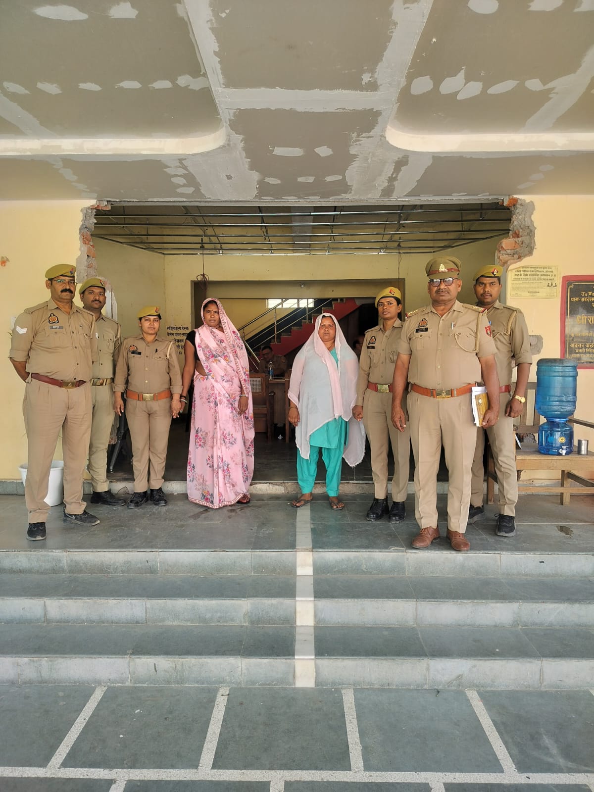 सोनभद्र पुलिस का मानव तस्करी गिरोह पर बड़ा प्रहार, काम दिलाने के बहाने नाबालिग युवती को 1 लाख 20 हजार में बेचा, दो महिला तस्कर गिरफ्तार