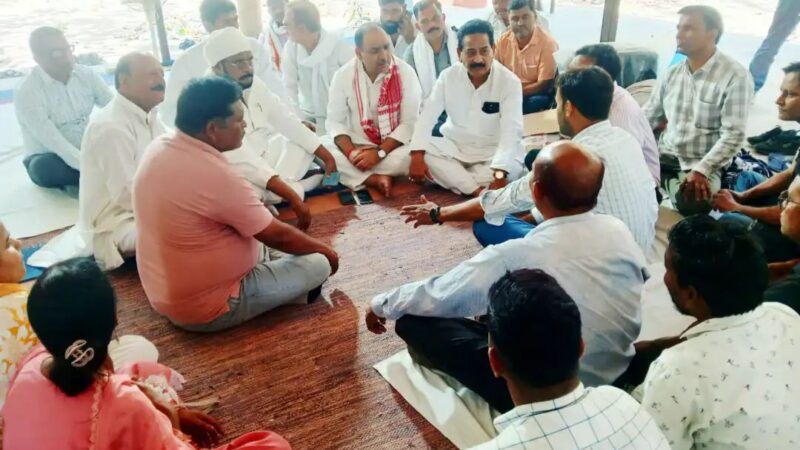 बीएचयू में संविदा कर्मचारियों का धरना जारी, कांग्रेस ने दिया समर्थन