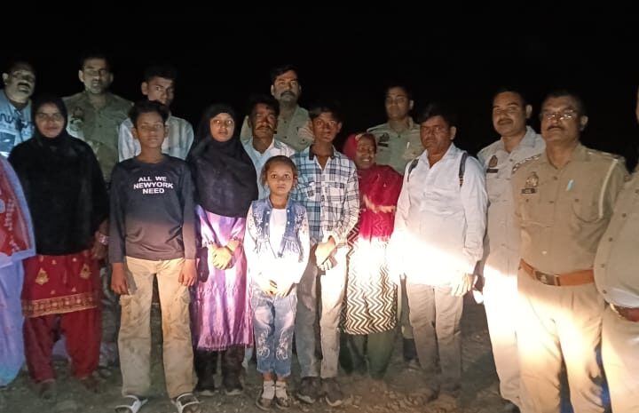 विजयगढ़ किले के जंगल में भटके 10 श्रद्धालु, 8 घंटे बाद पुलिस ने सकुशल निकाला