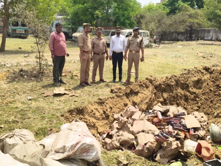 ओबरा पुलिस की बड़ी कार्रवाई, 154 मामलों की अवैध शराब नष्ट, 13 हजार लीटर से अधिक किया विनिष्टीकरण