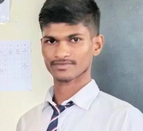 आशा पब्लिक स्कूल लौटानी में हवलदार यादव का परचम, प्रधानाचार्य रचना यादव बोलीं- ‘गर्व है’, पत्रकार दुर्गेश कुमार यादव ने भतीजे को सम्मानित किया